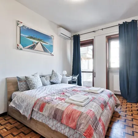 Easy Downtown - Private With Shared Bathroom