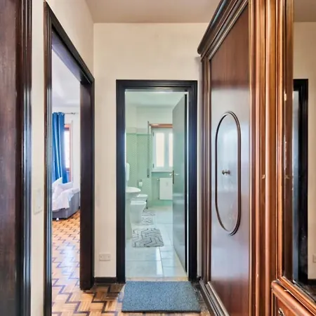 Easy Downtown - Private With Shared Bathroom 招待所 *