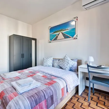 Guest house Easy Downtown - Private With Shared Bathroom *