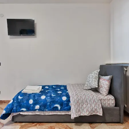 Easy Downtown - Private With Shared Bathroom