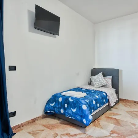 בית הארחה Easy Downtown - Private With Shared Bathroom