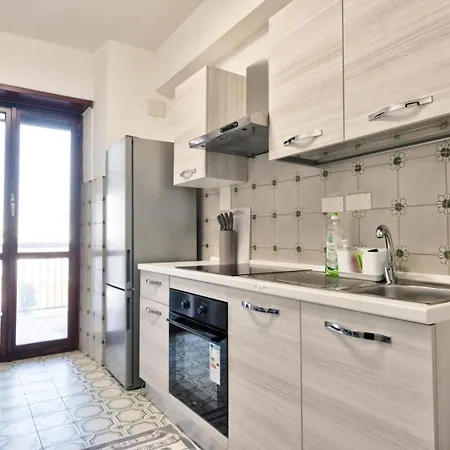 Easy Downtown - Private With Shared Bathroom בית הארחה